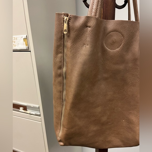 Brown Vegan Leather tote bag. Side purse and change purse - Picture 7 of 7